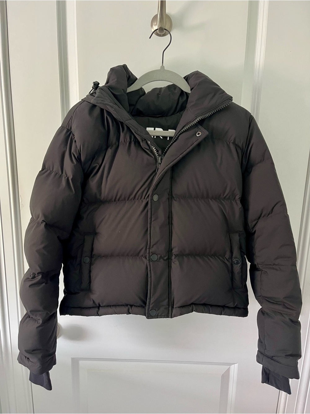 Aritzia Superpuff Shorty - Picture 1 of 7